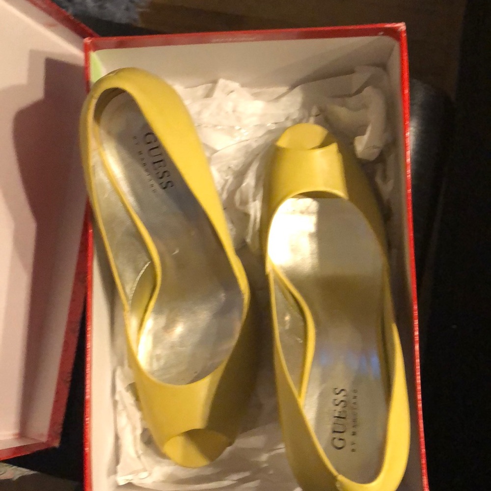 Guess peep toe Cuban heel pumps